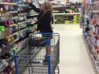 TANNED BUBBLE BUTT MILF FLASHING PUSSY IN WALMART!